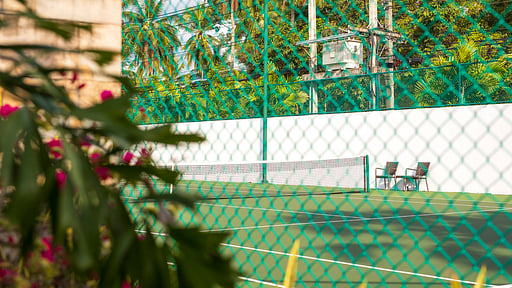 Tawantok Beach Villas Теннисный корт