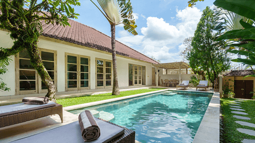 Temple Estate Swimming pool 1
