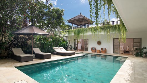 Temple Estate Swimming pool 2