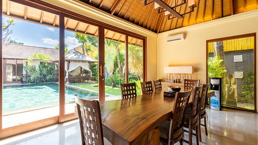 The Akasha Villa 3 Dining area