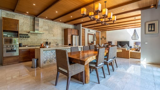 The Akasha Villa 4 Dining area
