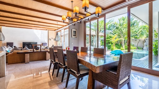 The Akasha Villa 4 Dining area