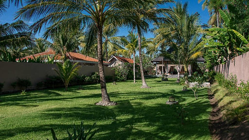 The Beach Villa Sire Garden
