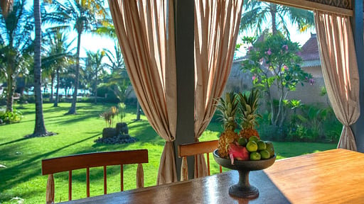 The Beach Villa Sire Dining area