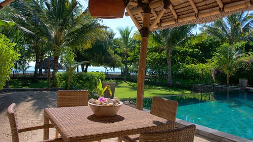 The Beach Villa Sire Dining area