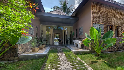 The Beach Villa Sire Garden