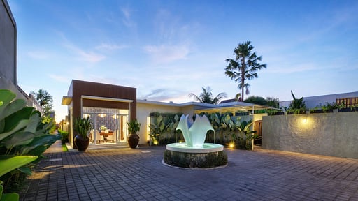 The Claremont Luxury Villa Surroundings