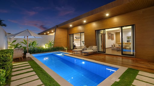 The Claremont Luxury Villa Swimming pool