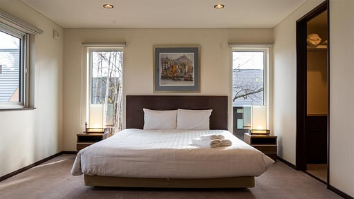 The Country Resort Five Bedroom Chalet Bedroom 1