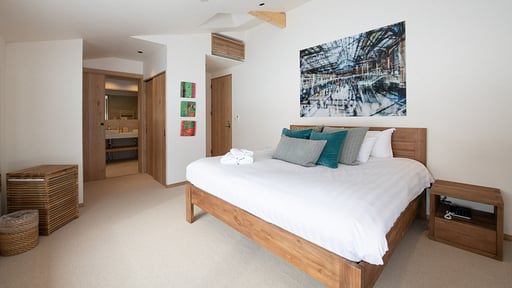The Country Resort Six Bedroom Premium Chalet Bedroom 3