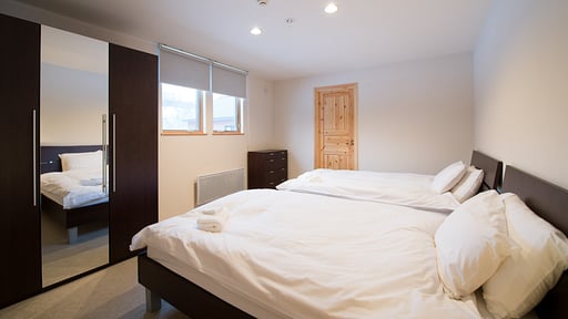 The Country Resort Two Bedroom Premium Chalet Schlafzimmer 1