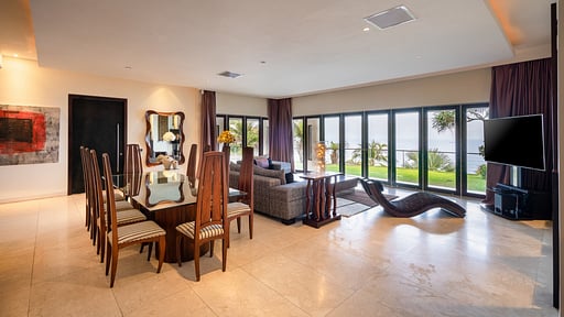 The Edge - The Shore Villa Dining area