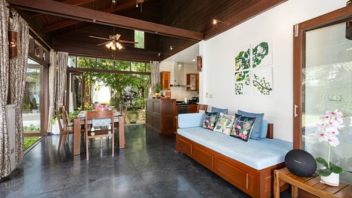 The Emerald Hill Beach Villa Dining area