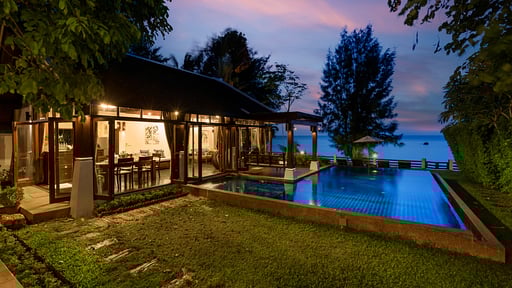 The Emerald Hill Beach Villa Swimming pool