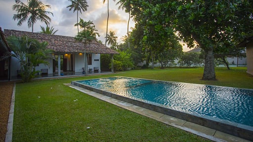 The Frangipani Tree Schwimmbad