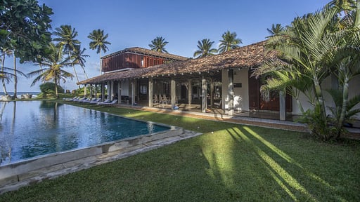 The Frangipani Tree Schwimmbad