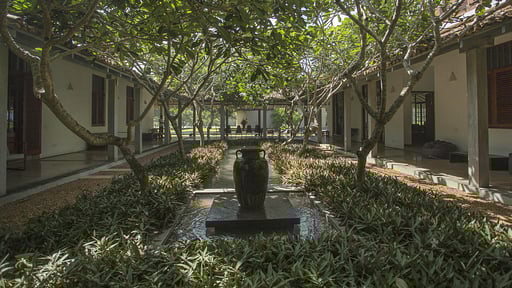 The Frangipani Tree Garten