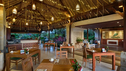 Jannata Upper Pool Villa Dining area