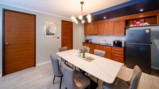 The Kiri Villas Dining area