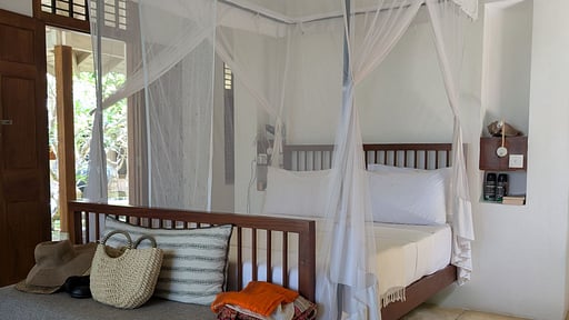 The Lake House Bedroom 1