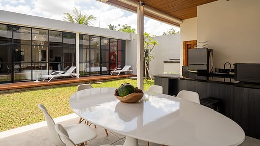 The Loft Edry Dining area