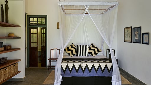 The Long Tea House Bedroom 1