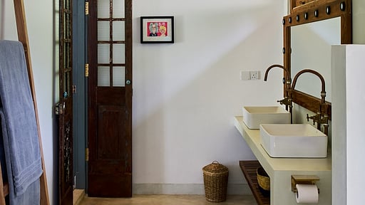 The Long Tea House Bedroom 1