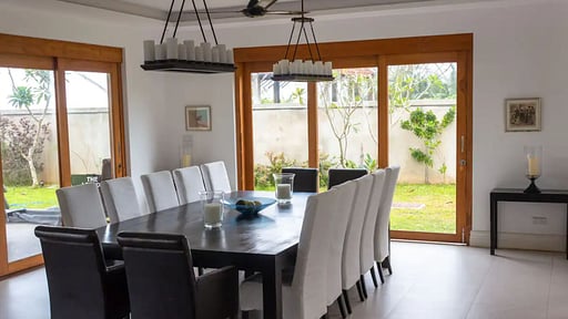 The Lookout Обеденная зона