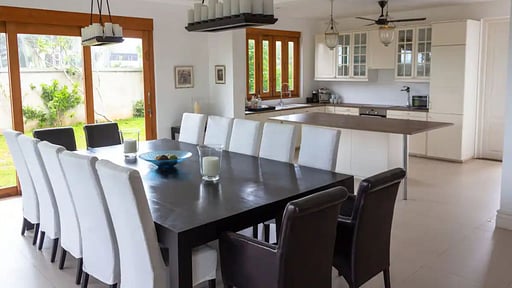 The Lookout Обеденная зона