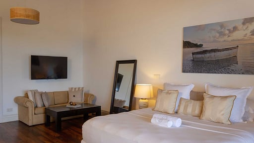 The Lookout Спальня 1