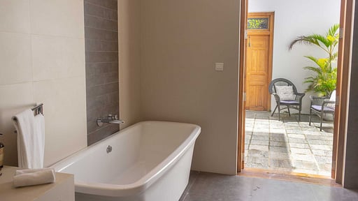 The Lookout Спальня 2