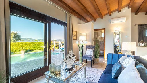 The Luxury Beach Villa Living room