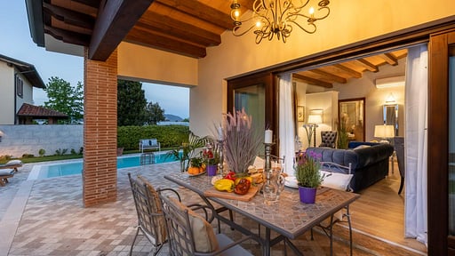 The Luxury Beach Villa Dining area