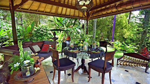 The Mahogany Villa Living room
