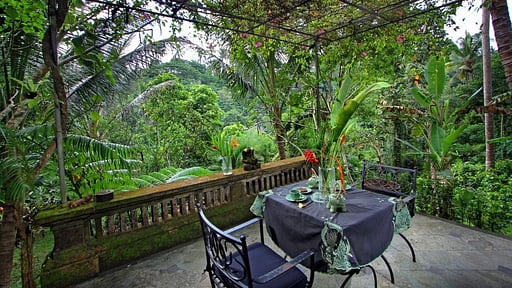 The Mahogany Villa Dining area