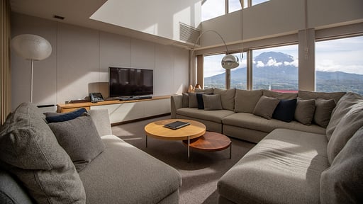 The Maples Niseko 2 Bedroom Yotei Penthouse Suite Living room
