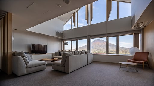 The Maples Niseko 2 Bedroom Yotei Penthouse Suite Living room