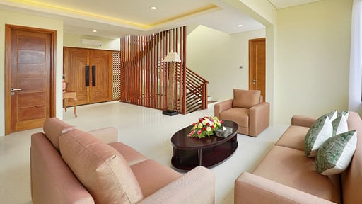 The Miracle Villa Tiga Salon