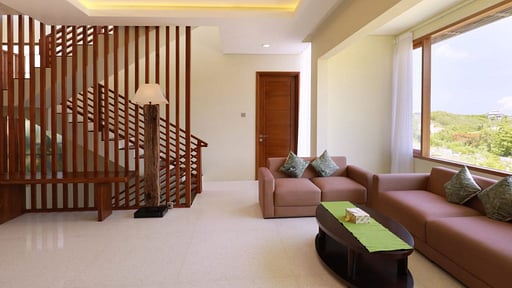 The Miracle Villa Tiga Salon