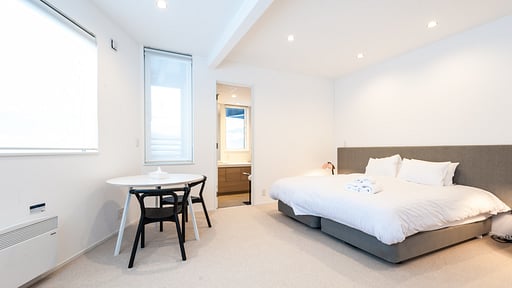The Orchards Two Bedroom Chalet Schlafzimmer 2