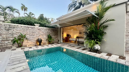 The Residence Villa 402 Swimming pool