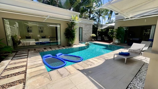 The Residence Villa 402 Swimming pool