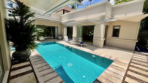 The Residence Villa 402 Swimming pool