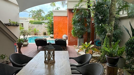 The Residence Villa 402 Dining area