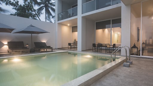 The Summer House Piscina