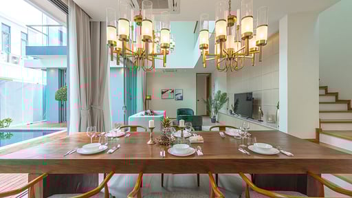 V218 The Teak Villa 112 Dining area