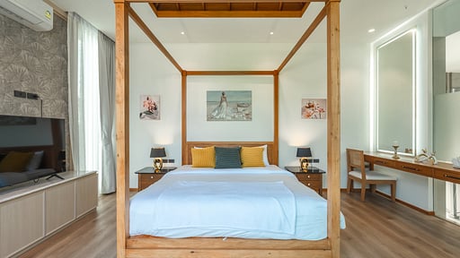 V218 The Teak Villa 112 Bedroom 3