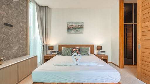 V218 The Teak Villa 112 Bedroom 1