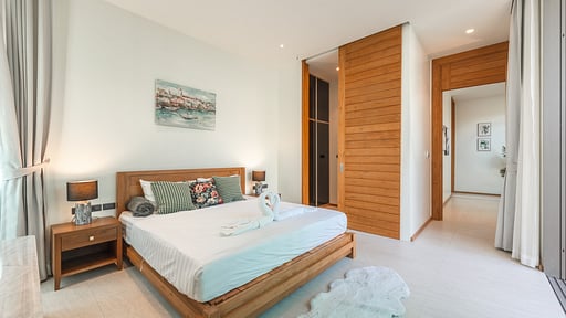 V218 The Teak Villa 112 Bedroom 1