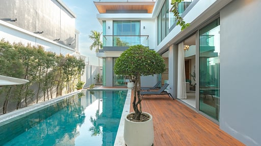 V218 The Teak Villa 112 Swimming pool